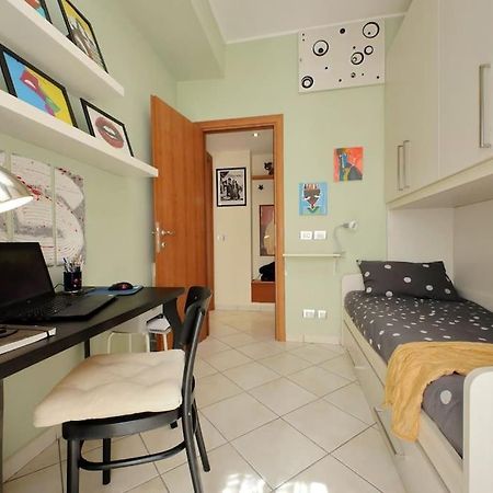 Relax Rome With 2 Balconies - 2 Bedroom Flat, 3Rd Floor With Lift, High Comfort, Quite, A Walk From Urban Train Station Gemelli And Metro A Stops Battistini & Cornelia Connecting To Center In 20 Minutes, 2 Steps From Bus Stop, Cycle Path, Groceries Екстериор снимка