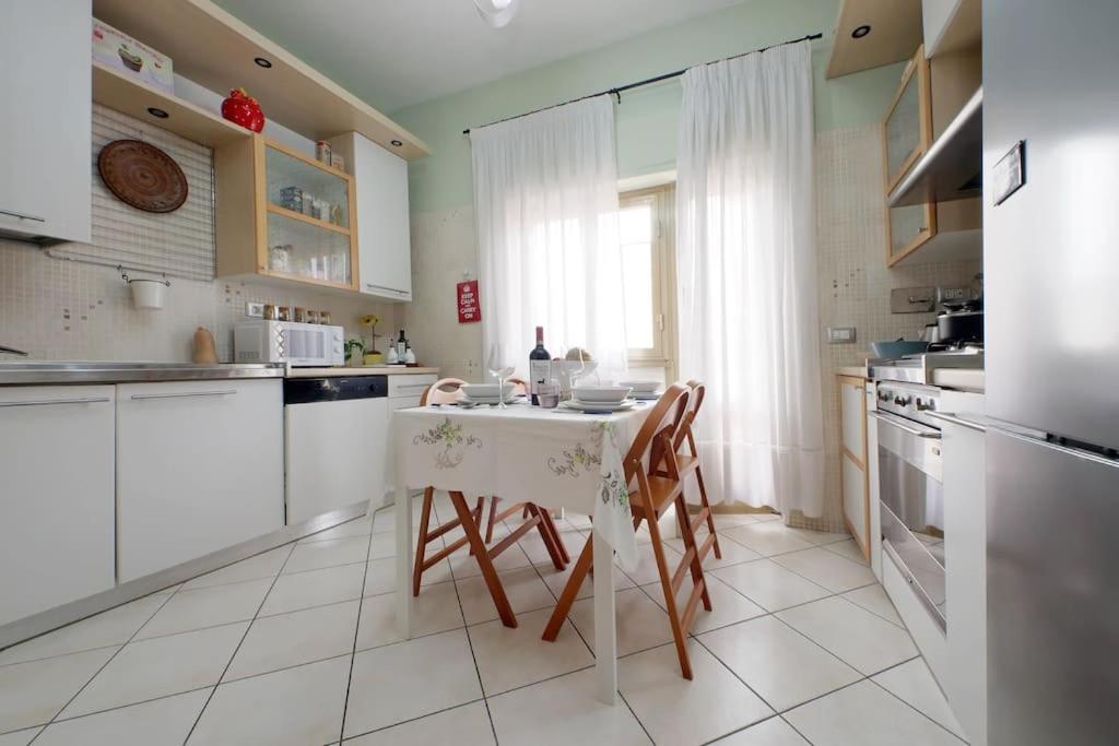 Relax Rome With 2 Balconies - 2 Bedroom Flat, 3Rd Floor With Lift, High Comfort, Quite, A Walk From Urban Train Station Gemelli And Metro A Stops Battistini & Cornelia Connecting To Center In 20 Minutes, 2 Steps From Bus Stop, Cycle Path, Groceries Екстериор снимка
