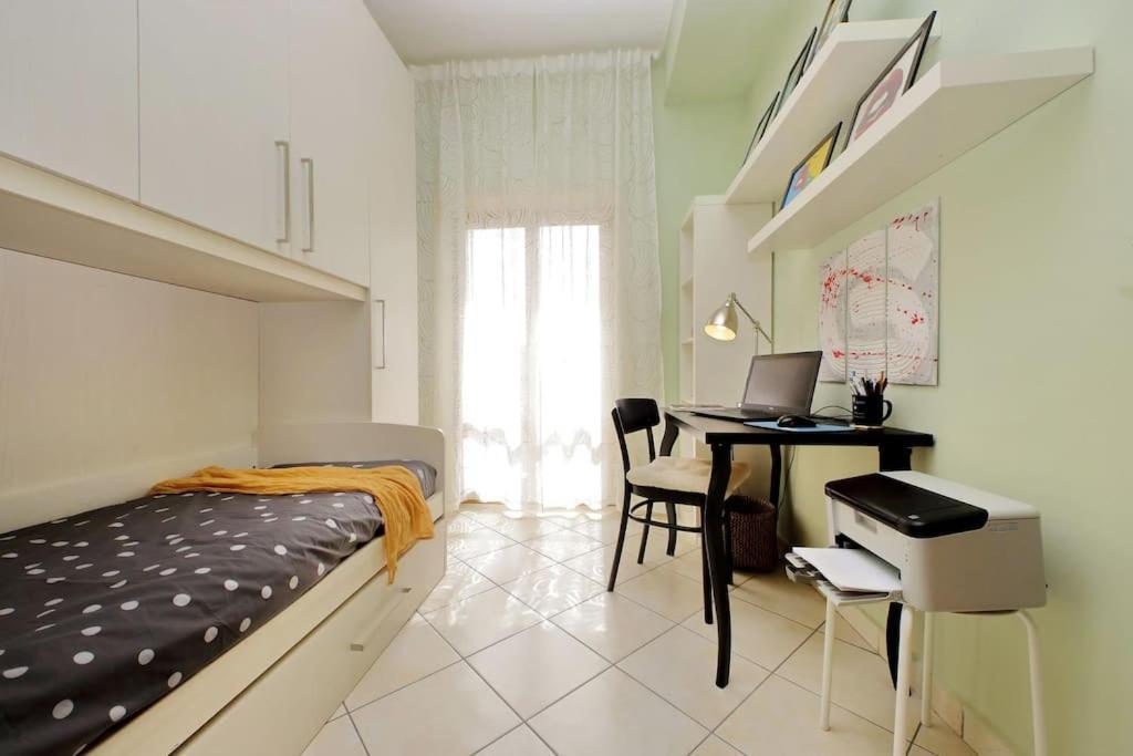 Relax Rome With 2 Balconies - 2 Bedroom Flat, 3Rd Floor With Lift, High Comfort, Quite, A Walk From Urban Train Station Gemelli And Metro A Stops Battistini & Cornelia Connecting To Center In 20 Minutes, 2 Steps From Bus Stop, Cycle Path, Groceries Екстериор снимка