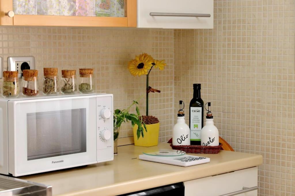 Relax Rome With 2 Balconies - 2 Bedroom Flat, 3Rd Floor With Lift, High Comfort, Quite, A Walk From Urban Train Station Gemelli And Metro A Stops Battistini & Cornelia Connecting To Center In 20 Minutes, 2 Steps From Bus Stop, Cycle Path, Groceries Екстериор снимка
