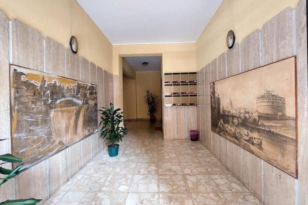 Relax Rome With 2 Balconies - 2 Bedroom Flat, 3Rd Floor With Lift, High Comfort, Quite, A Walk From Urban Train Station Gemelli And Metro A Stops Battistini & Cornelia Connecting To Center In 20 Minutes, 2 Steps From Bus Stop, Cycle Path, Groceries Екстериор снимка